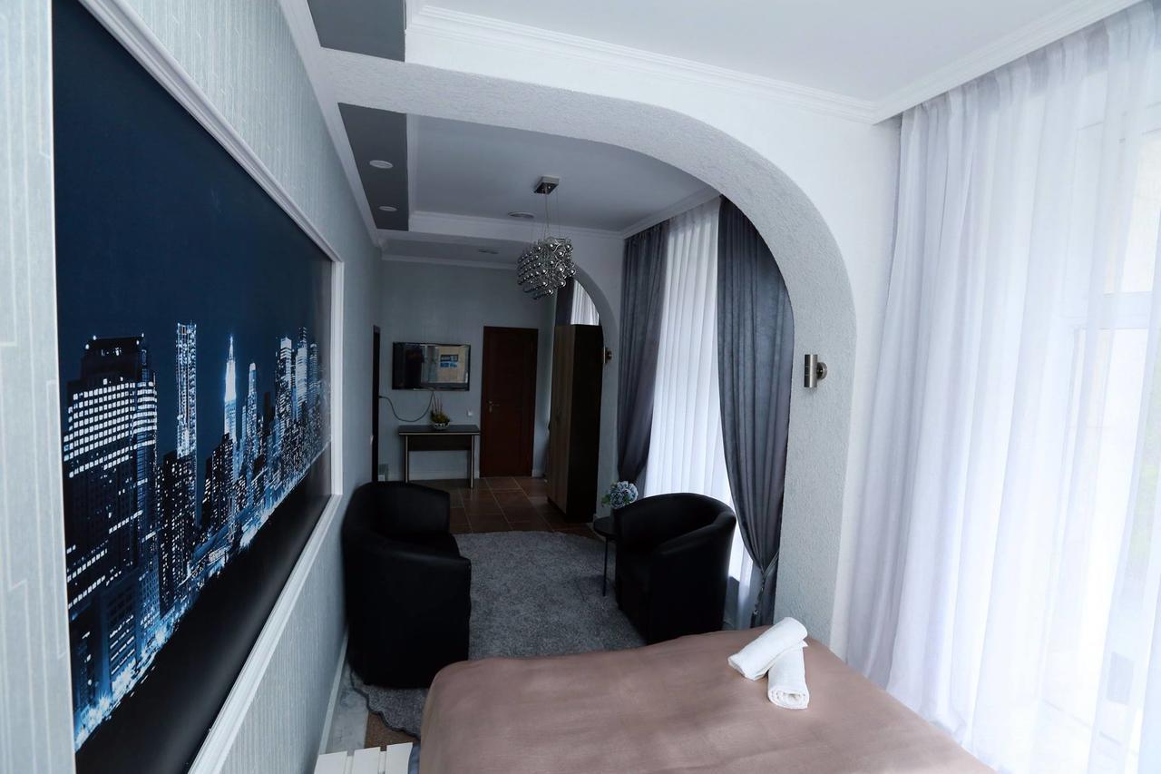 Hotel Avenue Bishkek Exterior photo